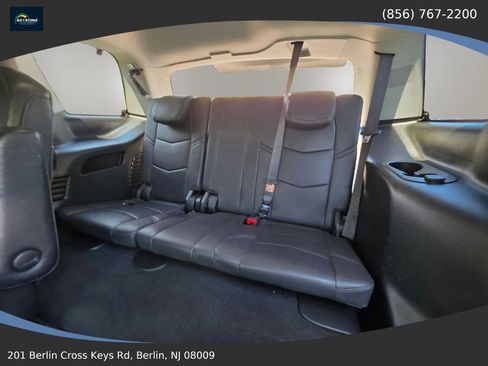 Used 2019 Cadillac Escalade Luxury AWD/4WD image 25