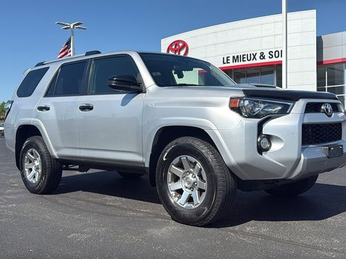 Used 2016 Toyota 4Runner SR5 AWD/4WD image 1