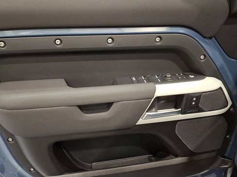 Used 2021 Land Rover Defender 110 SE image 11