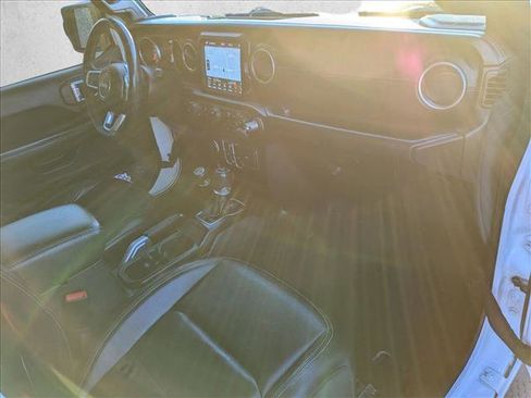 Used 2018 Jeep Wrangler Unlimited Sahara w/ Uconnect 4C Nav & Sound Group image 22