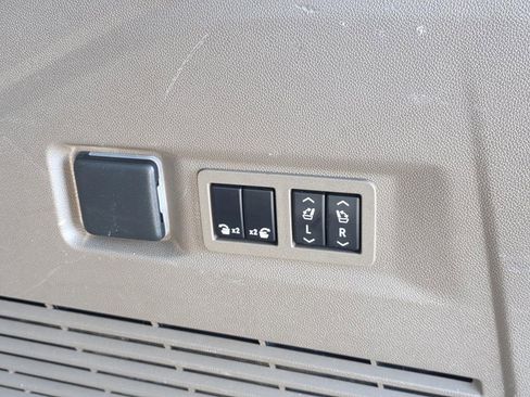 Used 2021 GMC Yukon Denali w/ Denali Premium Package image 14