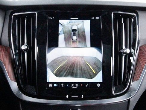 Certified 2025 Volvo V60 B5 Cross Country Plus image 15