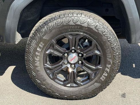 Used 2024 GMC Canyon Elevation w/ Elevation Premium Package RWD image 10