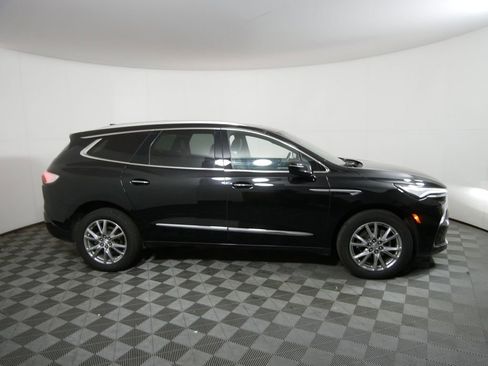 Used 2023 Buick Enclave Premium image 2