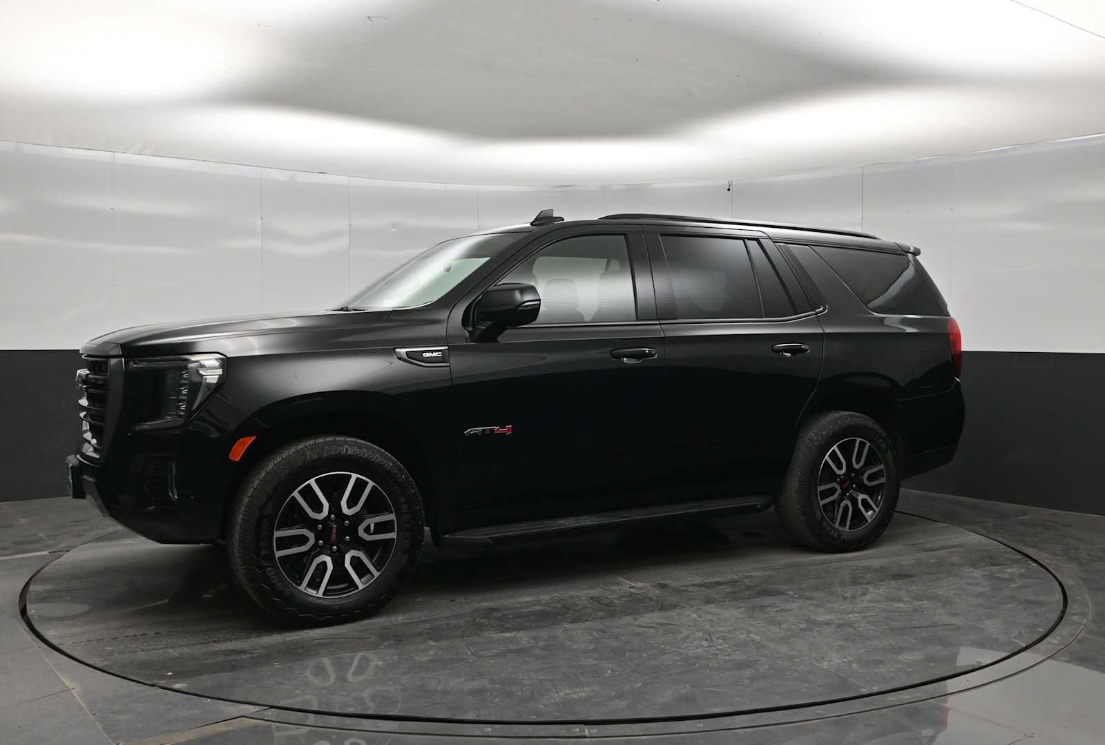 Used 2024 GMC Yukon AT4 AWD/4WD image 4