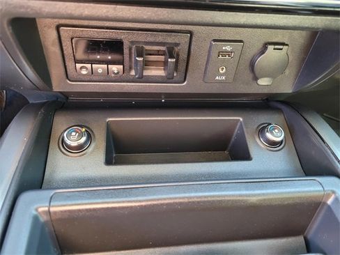 Used 2016 Nissan Titan Platinum Reserve image 28