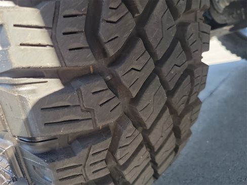 Used 2025 Chevrolet Silverado 1500 ZR2 w/ Technology Package image 32