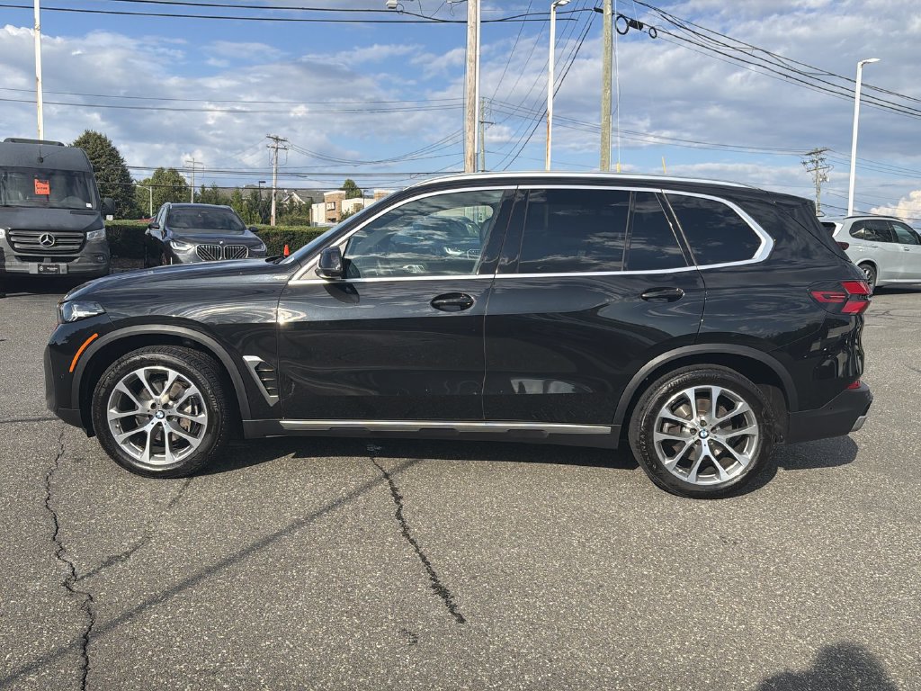 Used 2024 BMW X5 xDrive40i w/ Parking Assistance Package AWD/4WD image 11