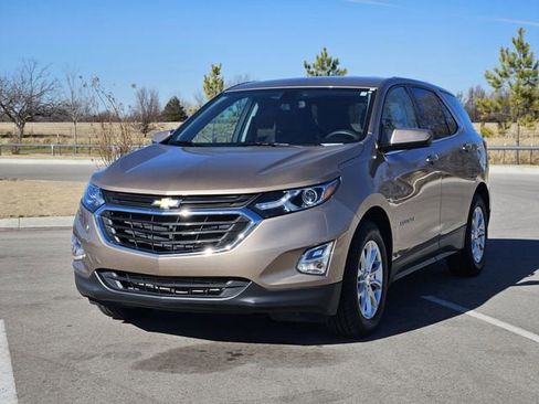 Used 2018 Chevrolet Equinox LT image 3