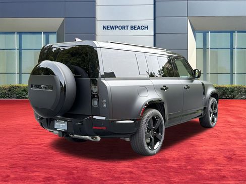 New 2026 Land Rover Defender 130 X-Dynamic SE image 9