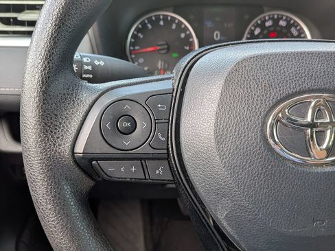 Used 2022 Toyota RAV4 XLE w/ Convenience Package FWD image 21