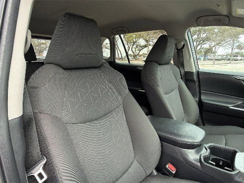 Certified 2024 Toyota RAV4 XLE image 40