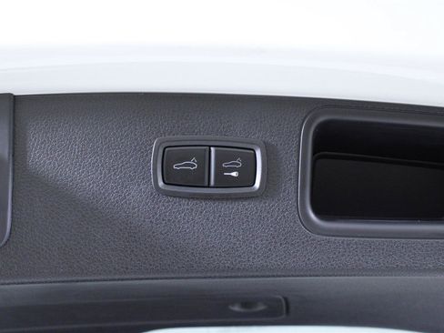Used 2022 Porsche Macan AWD/4WD image 11