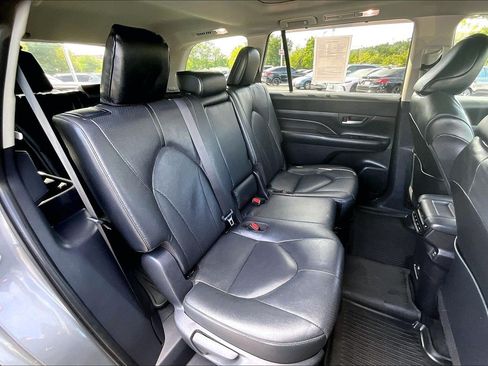 Used 2025 Toyota Grand Highlander AWD image 26