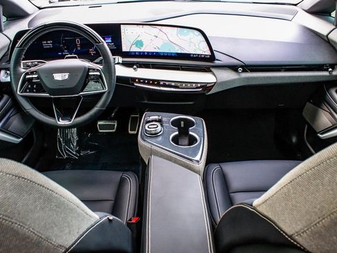 Used 2025 Cadillac Optiq Luxury 1 image 37