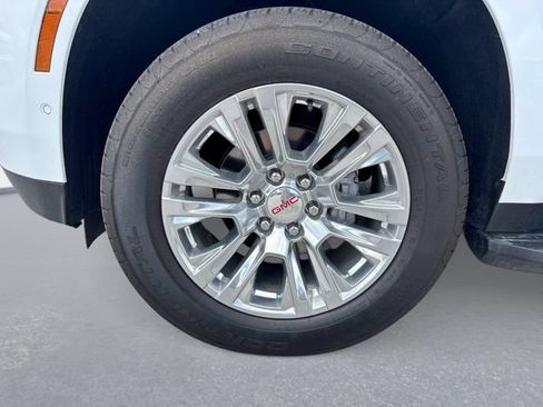Used 2025 GMC Yukon XL Denali AWD/4WD image 11