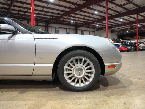 Used 2004 Ford Thunderbird Deluxe image 22