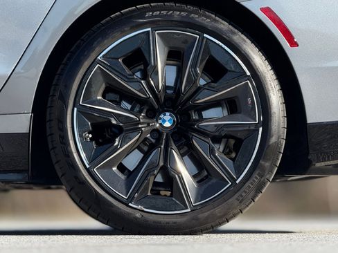 Used 2024 BMW i7 eDrive50 w/ M Sport Package image 18