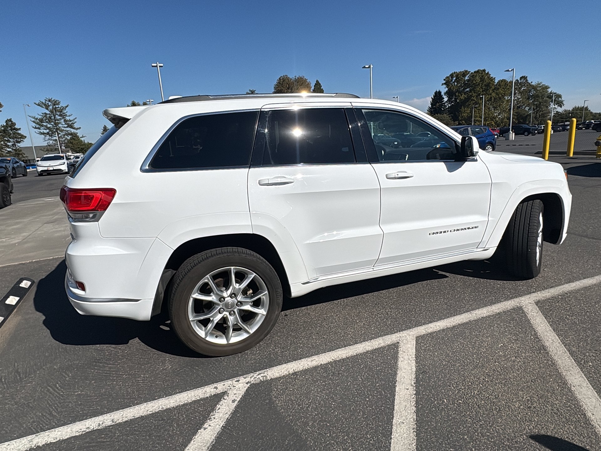 Used 2015 Jeep Grand Cherokee Summit w/ Platinum Series Group AWD/4WD image 17