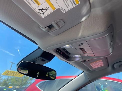 Used 2020 Chevrolet Equinox LT AWD/4WD image 19