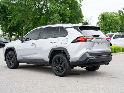 Used 2020 Toyota RAV4 LE FWD image 4