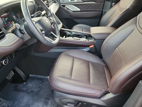 Used 2025 Ford Explorer Platinum w/ LUX Leather Package AWD/4WD image 19
