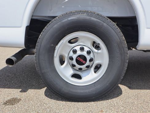 New 2025 GMC Savana 2500 Extended w/ Driver Convenience Package image 24