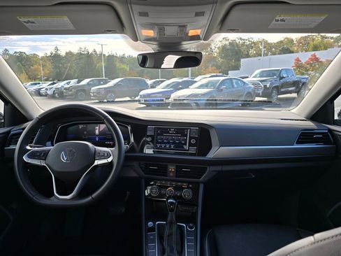 Used 2024 Volkswagen Jetta SE image 25