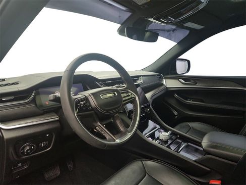 Used 2023 Jeep Grand Cherokee Overland image 10