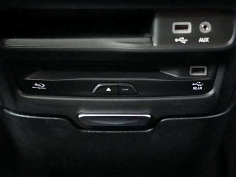 Used 2019 Chrysler Pacifica Limited w/ Advanced Safetytec Group image 29