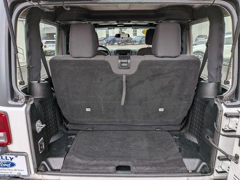 Used 2018 Jeep Wrangler Sport image 12