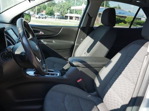 Used 2020 Chevrolet Equinox LT w/ Driver Convenience Package FWD image 16