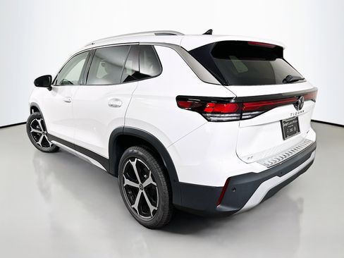 New 2025 Volkswagen Tiguan SE image 5