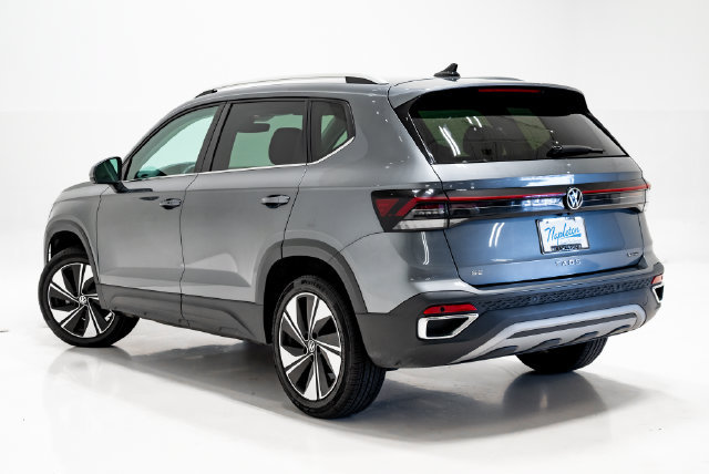 Used 2025 Volkswagen Taos SE AWD/4WD image 32