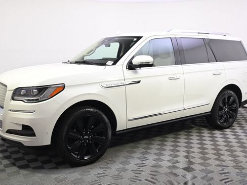 Used 2022 Lincoln Navigator Reserve AWD/4WD image 2