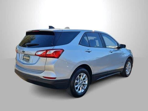 Used 2021 Chevrolet Equinox LS w/ LS Convenience Package image 8
