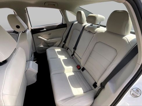 Used 2024 Volkswagen Jetta SE FWD image 19
