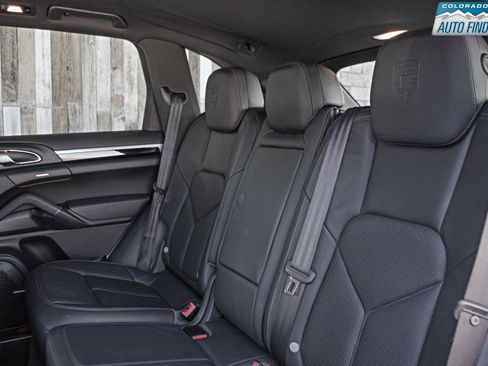 Used 2014 Porsche Cayenne Platinum Edition AWD/4WD image 25