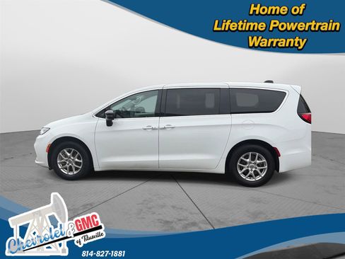 Used 2024 Chrysler Pacifica Touring-L FWD image 9
