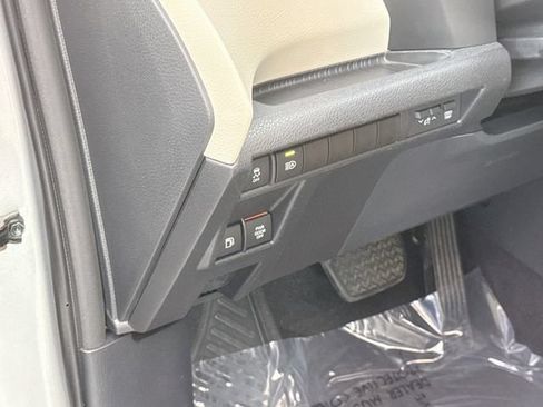 Used 2021 Toyota Sienna XLE w/ XLE Plus Package FWD image 10
