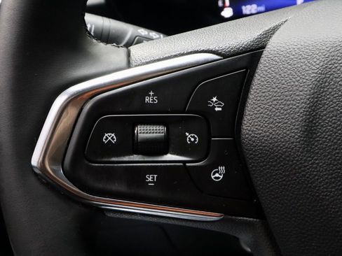 Used 2025 Chevrolet Trax LT w/ LT Convenience Package image 26