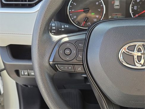 Used 2021 Toyota RAV4 XLE image 17