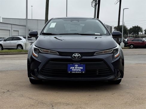 Used 2025 Toyota Corolla LE image 3
