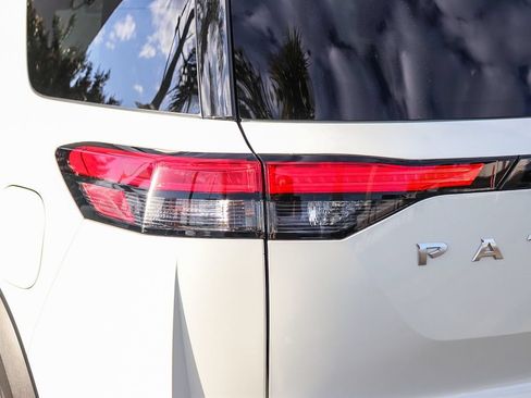 Used 2023 Nissan Pathfinder SL FWD image 7