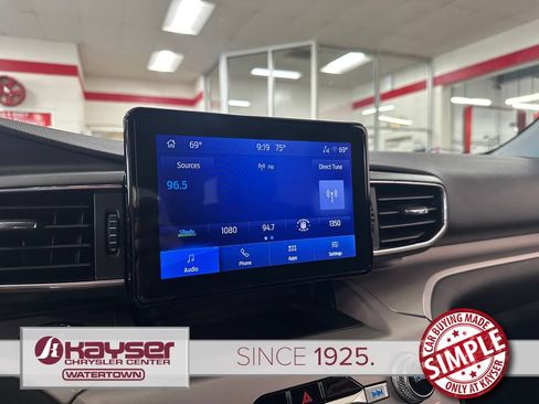 Used 2023 Ford Explorer XLT w/ Equipment Group 202A AWD/4WD image 21