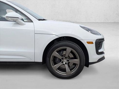 Certified 2025 Porsche Macan image 11