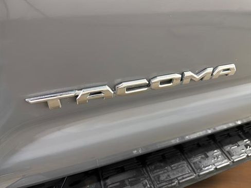 Used 2021 Toyota Tacoma SR5 RWD image 9