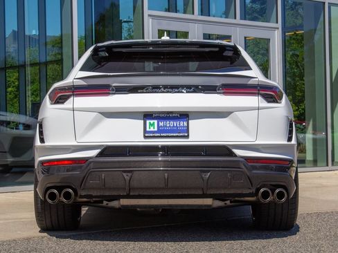 Used 2024 Lamborghini Urus Performante AWD/4WD image 9