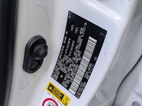 Used 2018 Toyota Highlander LE image 19