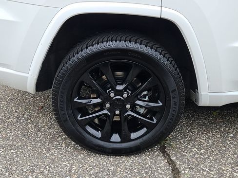 Used 2022 Jeep Grand Cherokee Laredo X AWD/4WD image 9